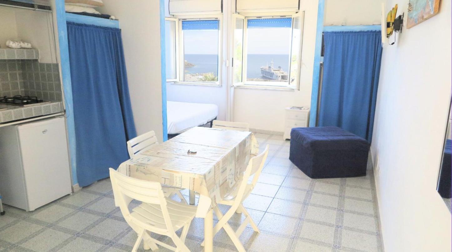 Cottage Sul Mare Isola di Ustica Zimmer foto