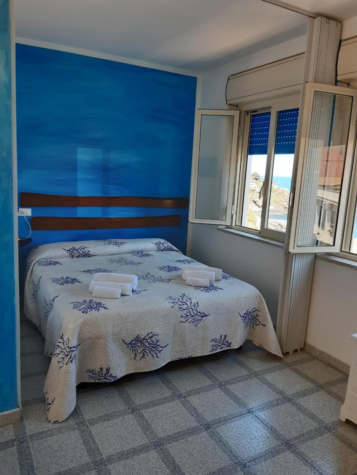 Cottage Sul Mare Isola di Ustica Zimmer foto